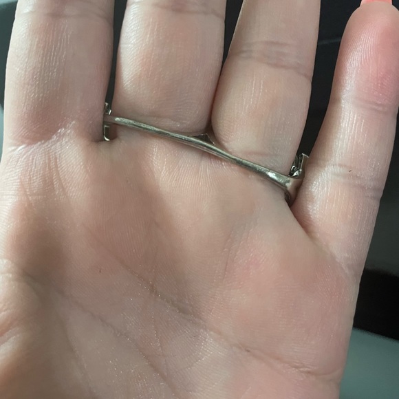 Meghan Markle Ring - Picture 3 of 4